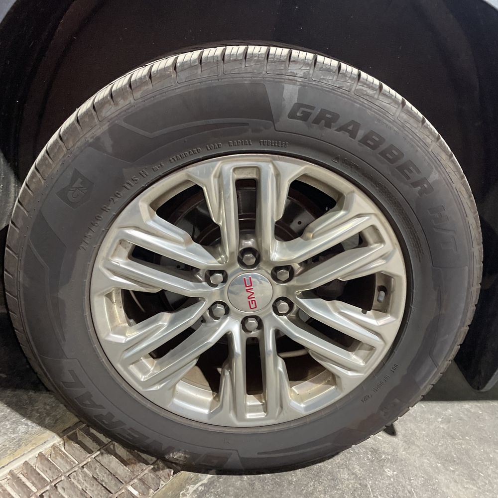 2021 GMC Yukon SLT 4D SUV 4WD