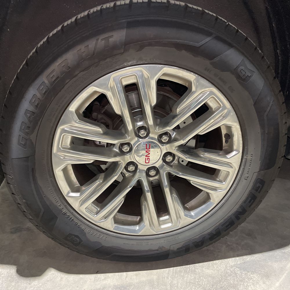 2021 GMC Yukon SLT 4D SUV 4WD