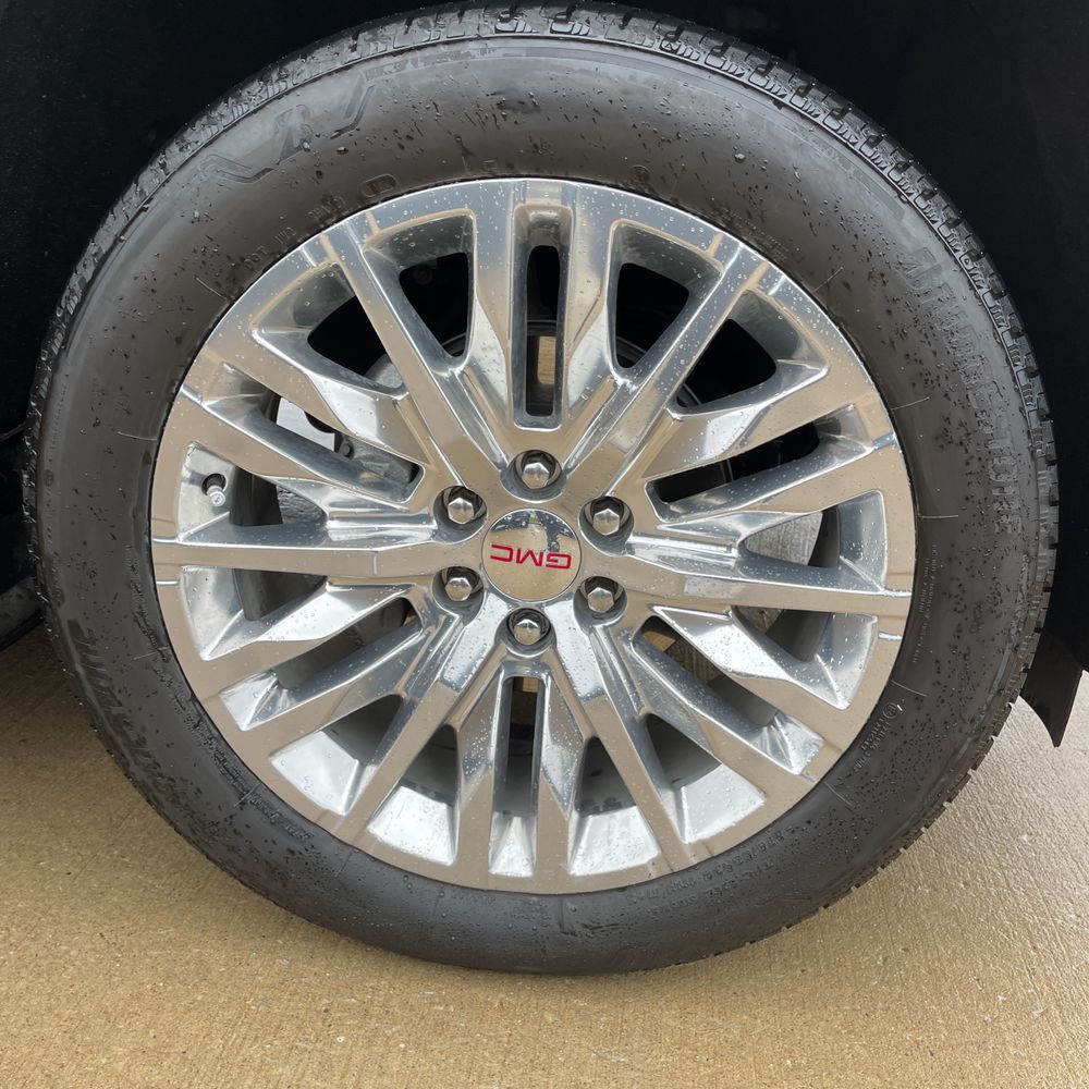 2024 GMC Yukon SLT