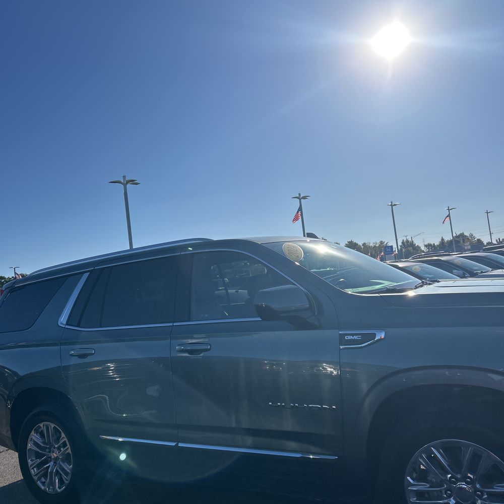 2024 GMC Yukon SLT