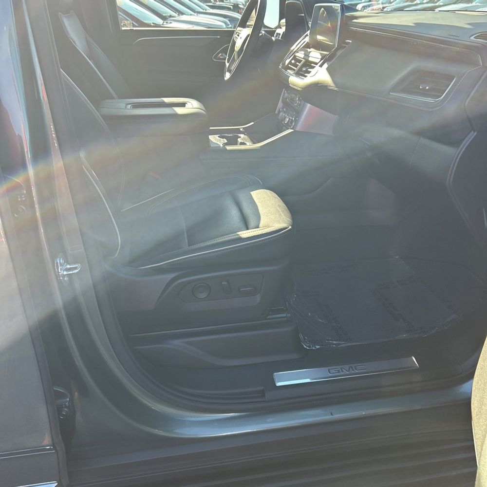 2024 GMC Yukon SLT