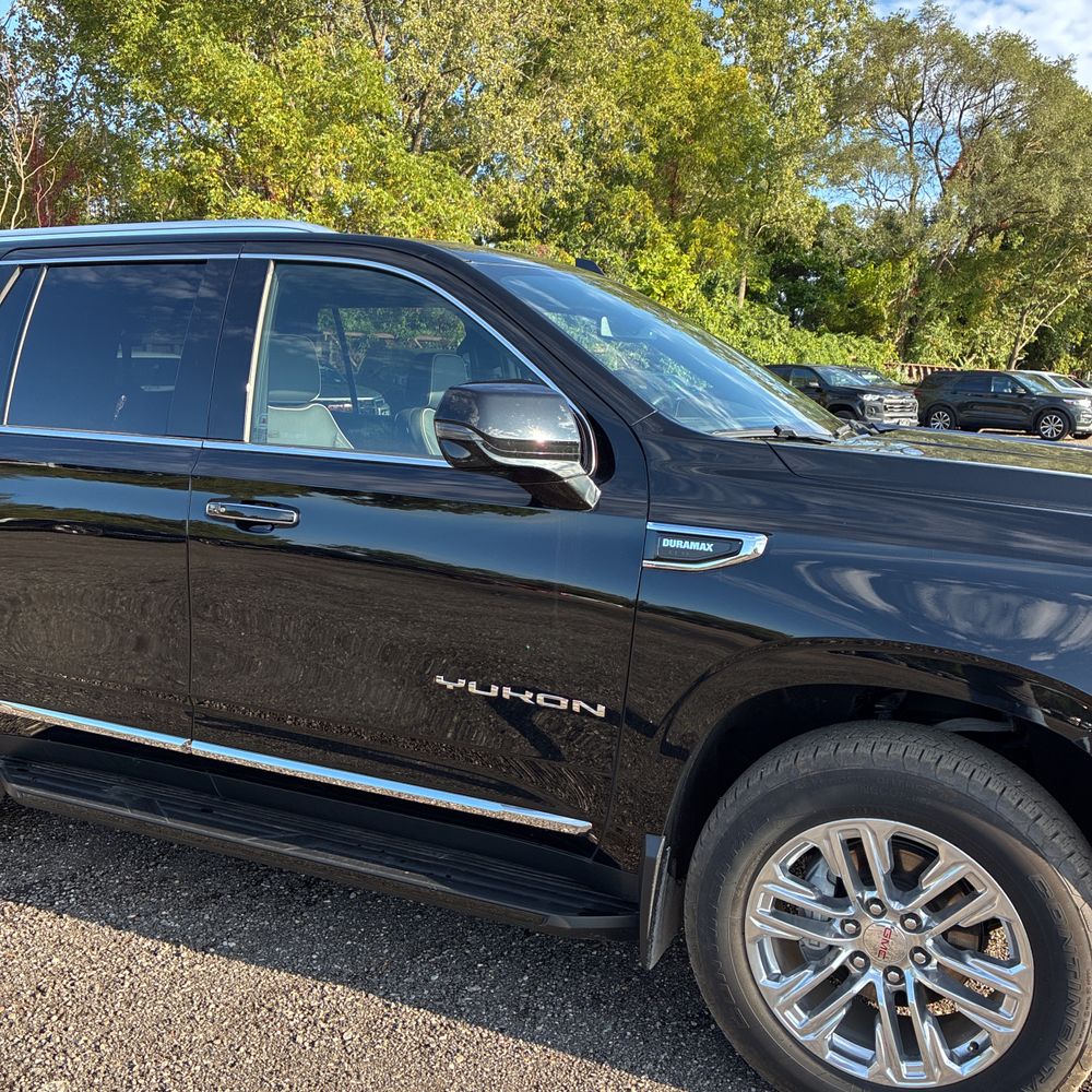 2023 GMC Yukon SLT