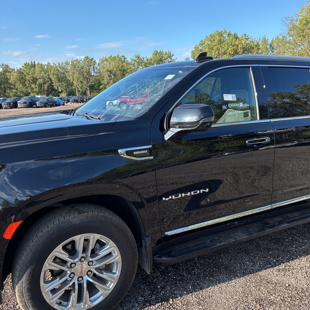 2023 GMC Yukon SLT