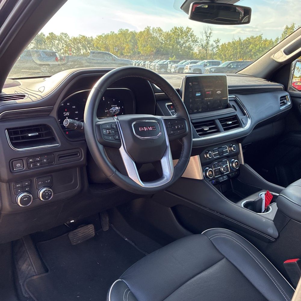 2023 GMC Yukon SLT