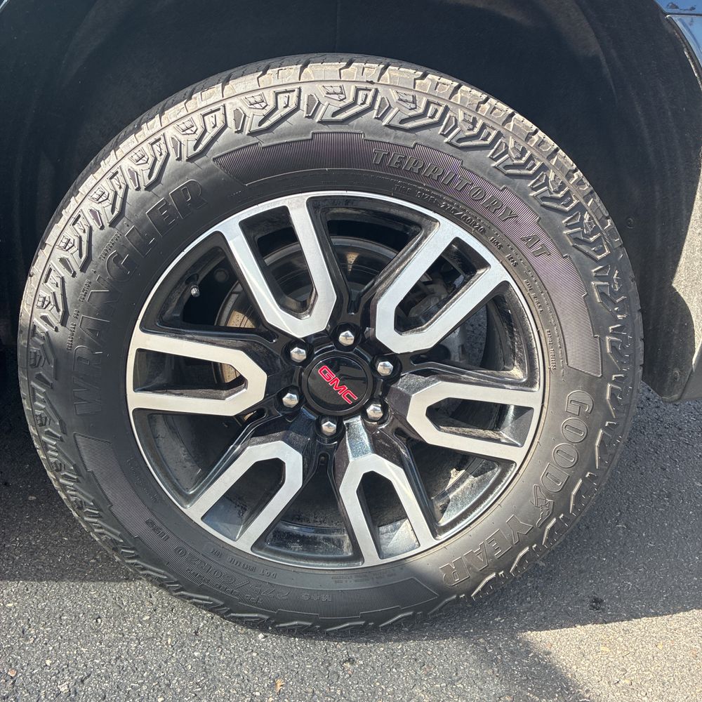 2024 GMC Yukon AT4