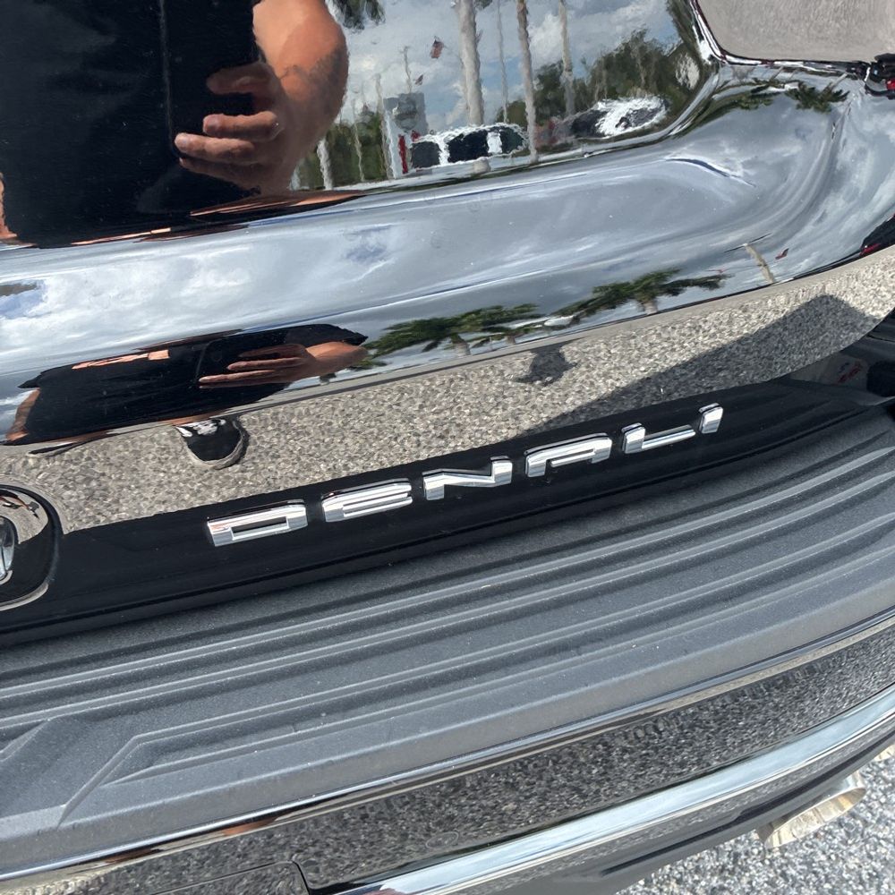 2023 GMC Yukon Denali Ultimate