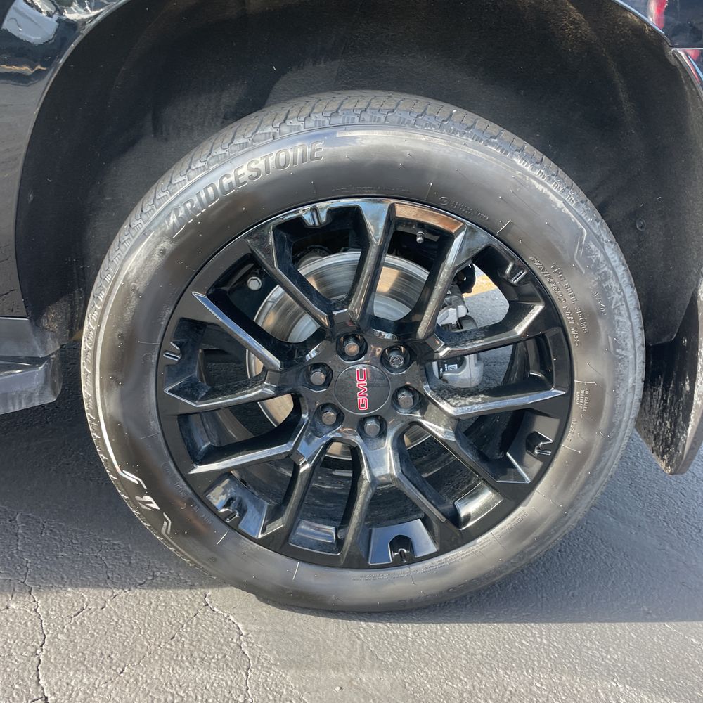 2024 GMC Yukon XL SLT