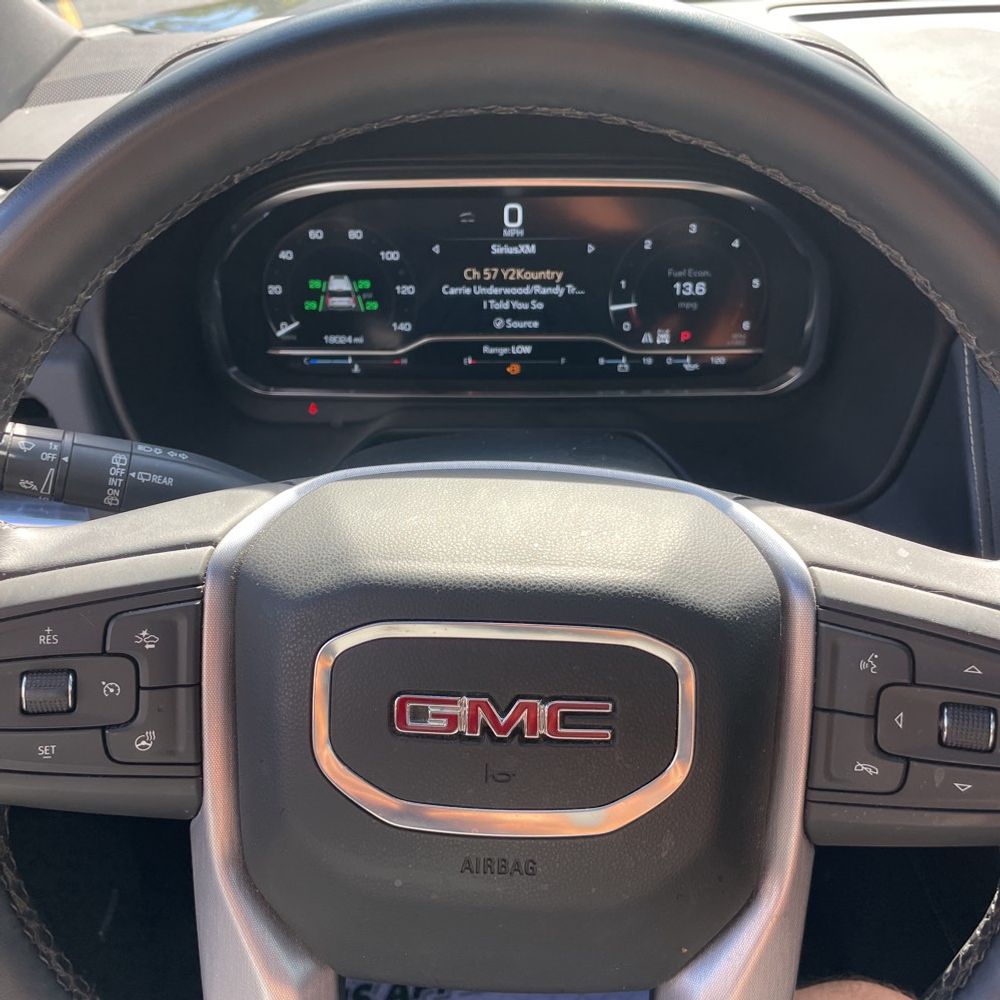 2024 GMC Yukon XL SLT
