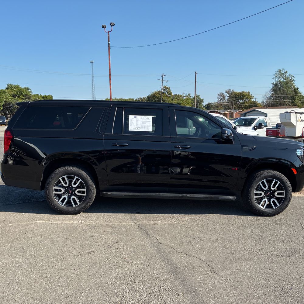 2024 GMC Yukon XL AT4