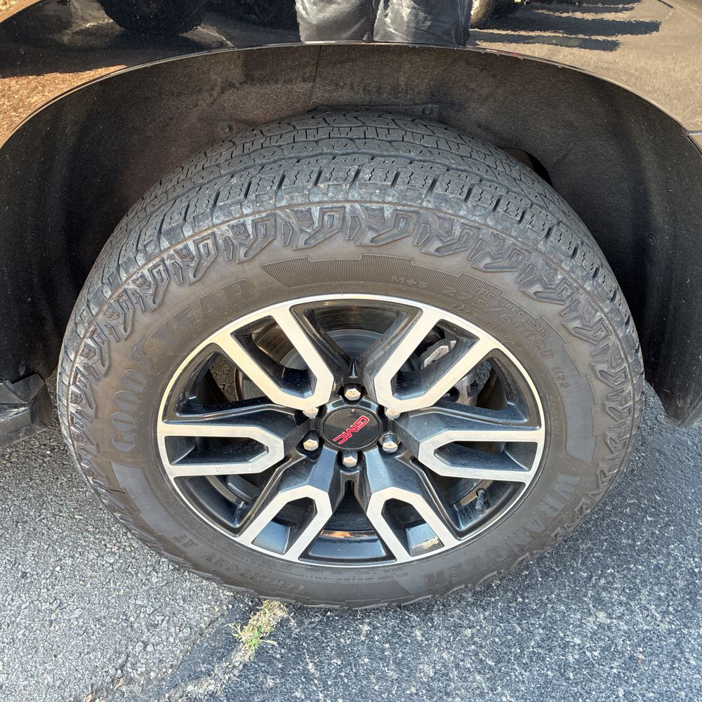 2024 GMC Yukon XL AT4