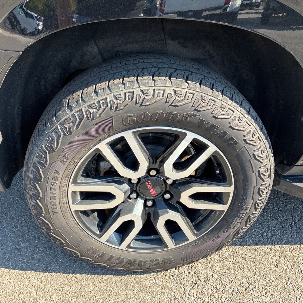 2024 GMC Yukon XL AT4