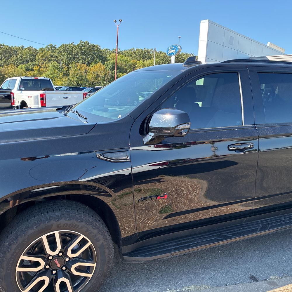 2024 GMC Yukon XL AT4