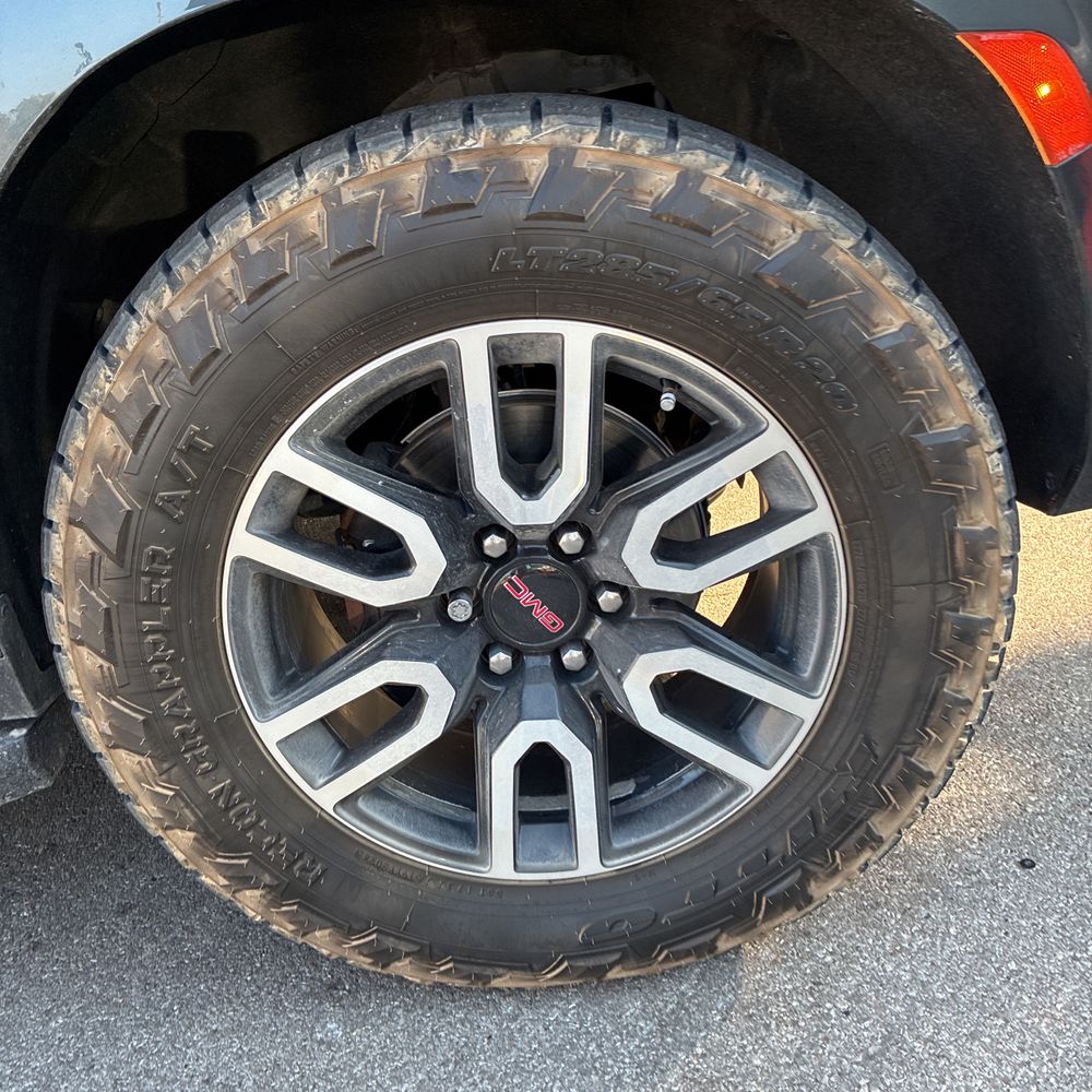 2021 GMC Yukon XL AT4