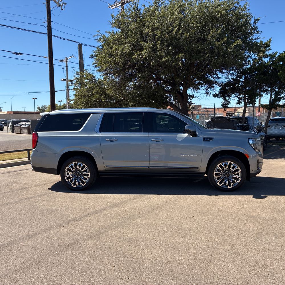 2023 GMC Yukon XL Denali Ultimate