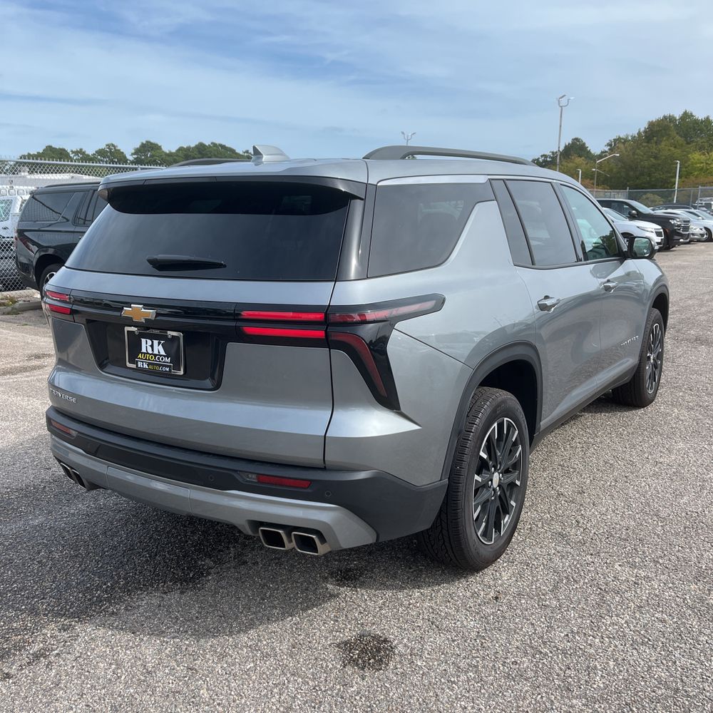 2025 Chevrolet Traverse LT