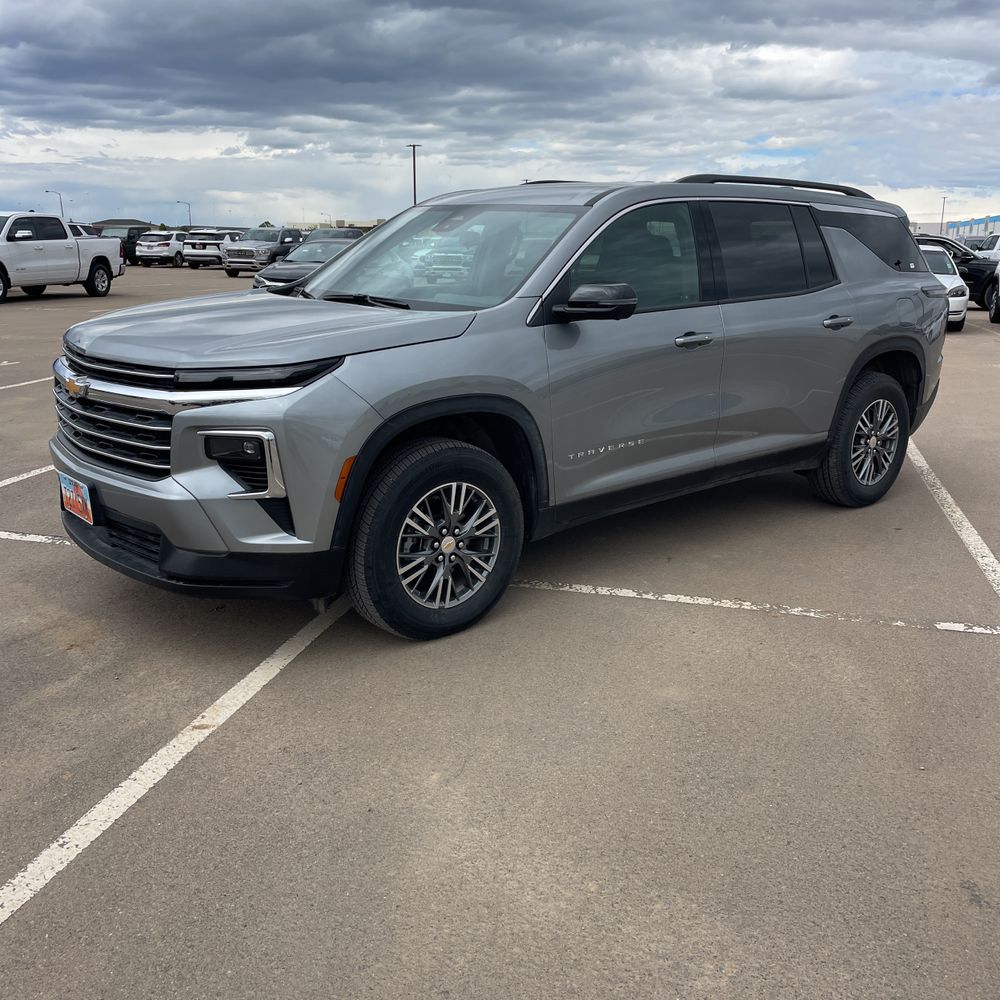 2024 Chevrolet Traverse LT