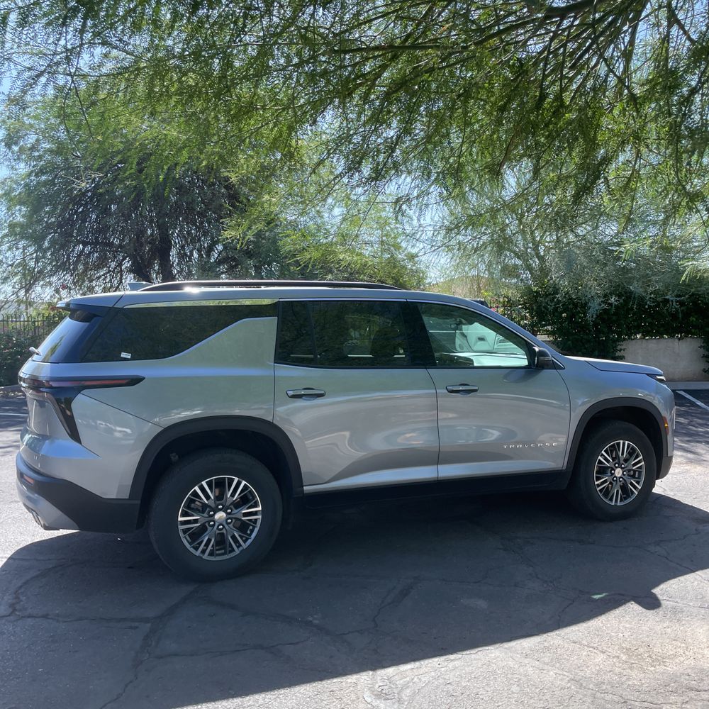 2024 Chevrolet Traverse LT