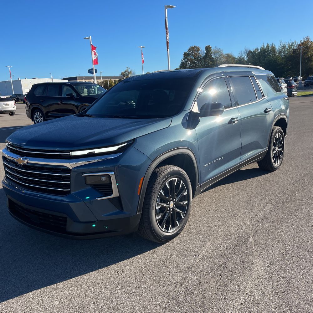 2025 Chevrolet Traverse LT