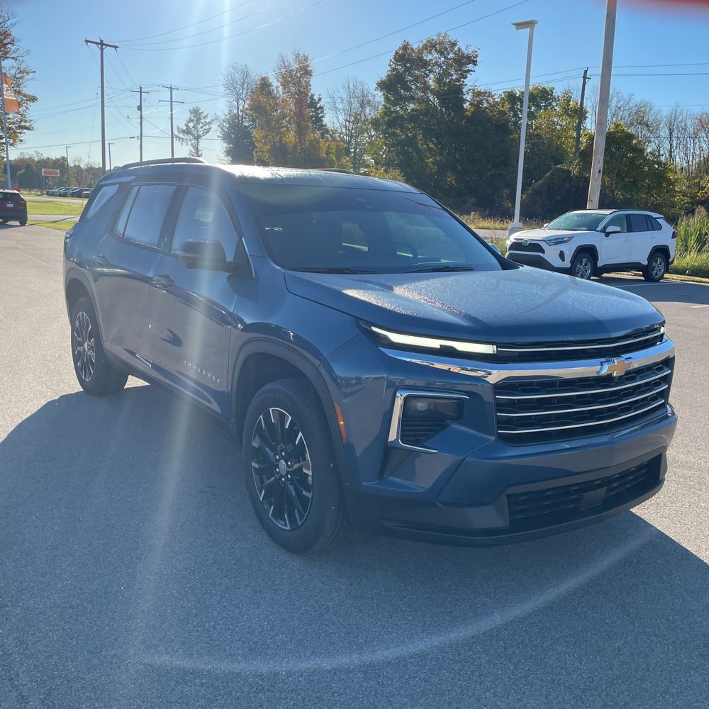2025 Chevrolet Traverse LT