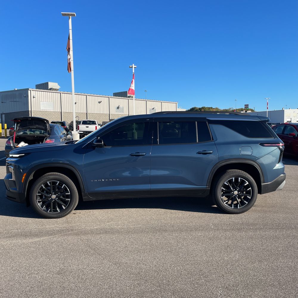 2025 Chevrolet Traverse LT
