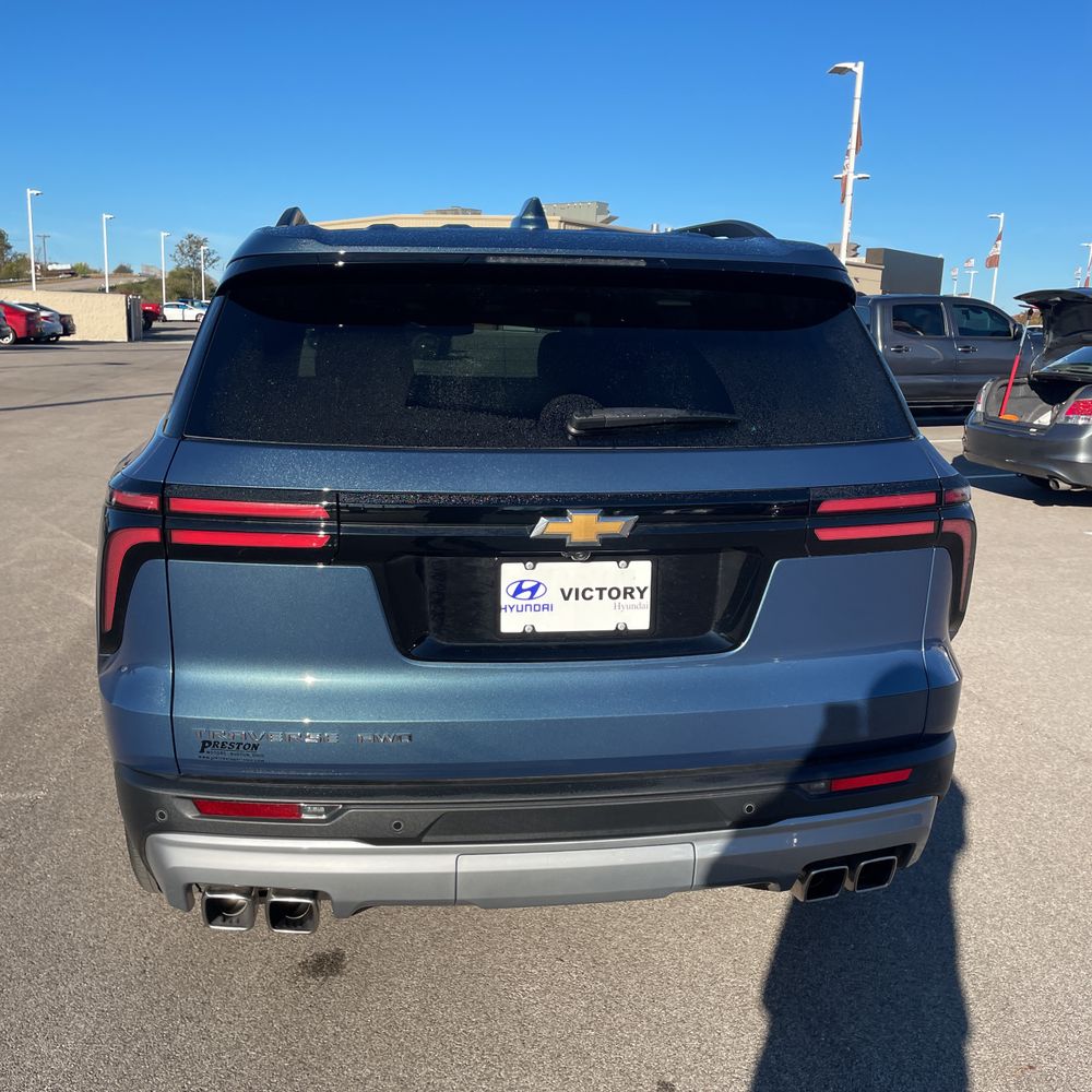 2025 Chevrolet Traverse LT