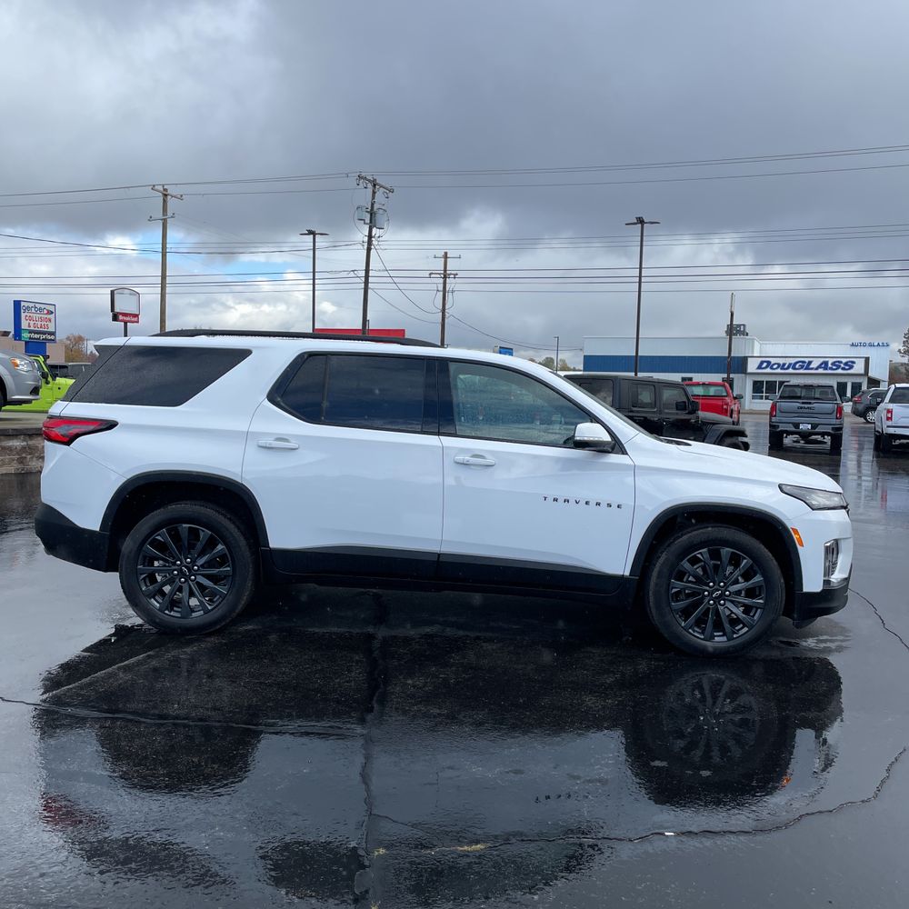 2023 Chevrolet Traverse RS