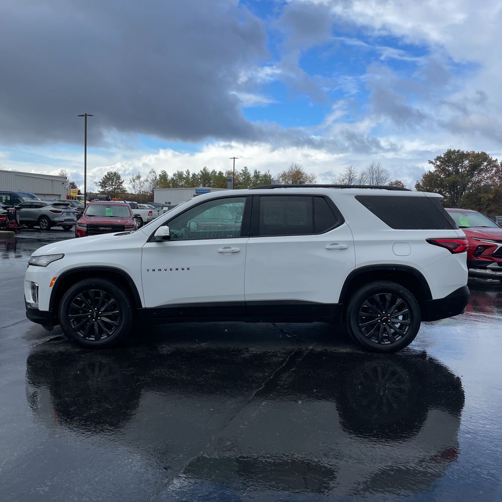 2023 Chevrolet Traverse RS