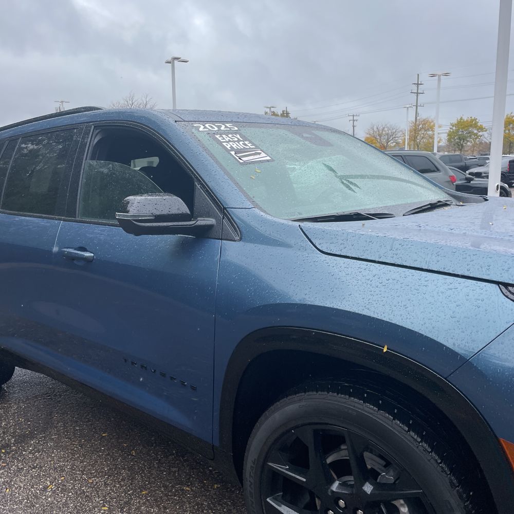 2025 Chevrolet Traverse RS