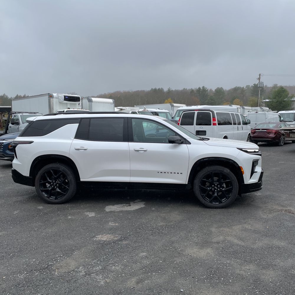 2025 Chevrolet Traverse RS