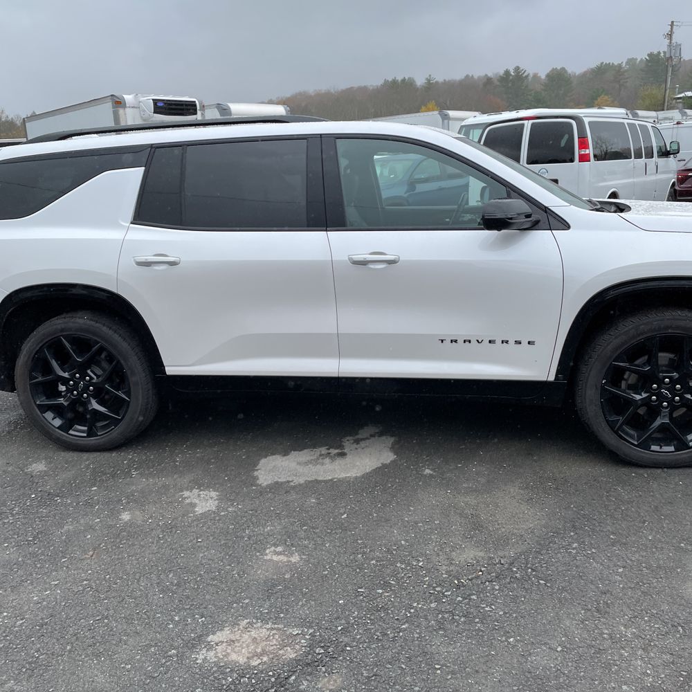 2025 Chevrolet Traverse RS