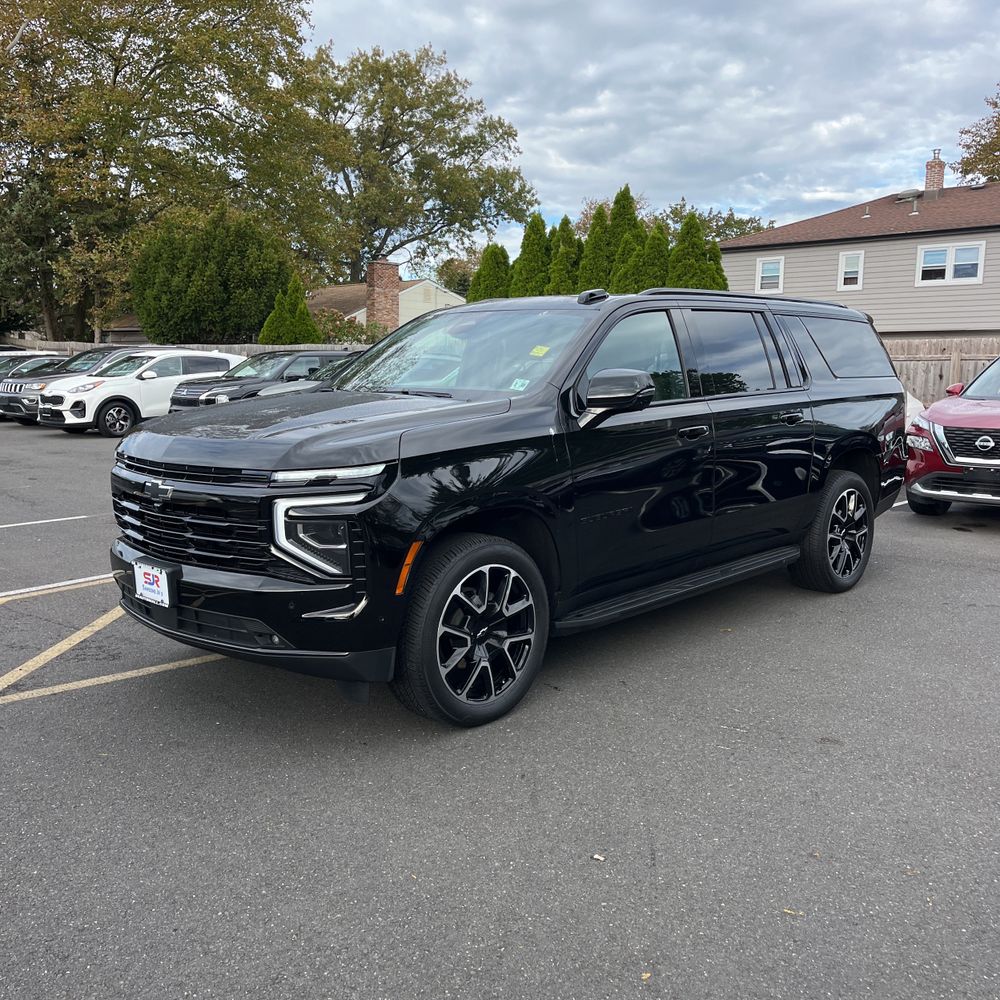 2025 Chevrolet Suburban RST