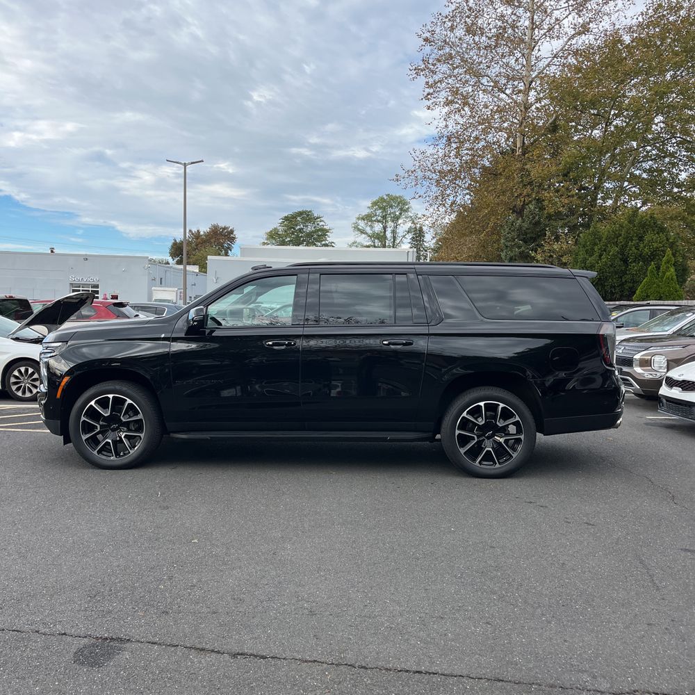 2025 Chevrolet Suburban RST