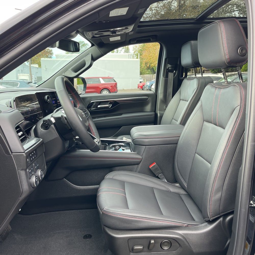 2025 Chevrolet Suburban RST
