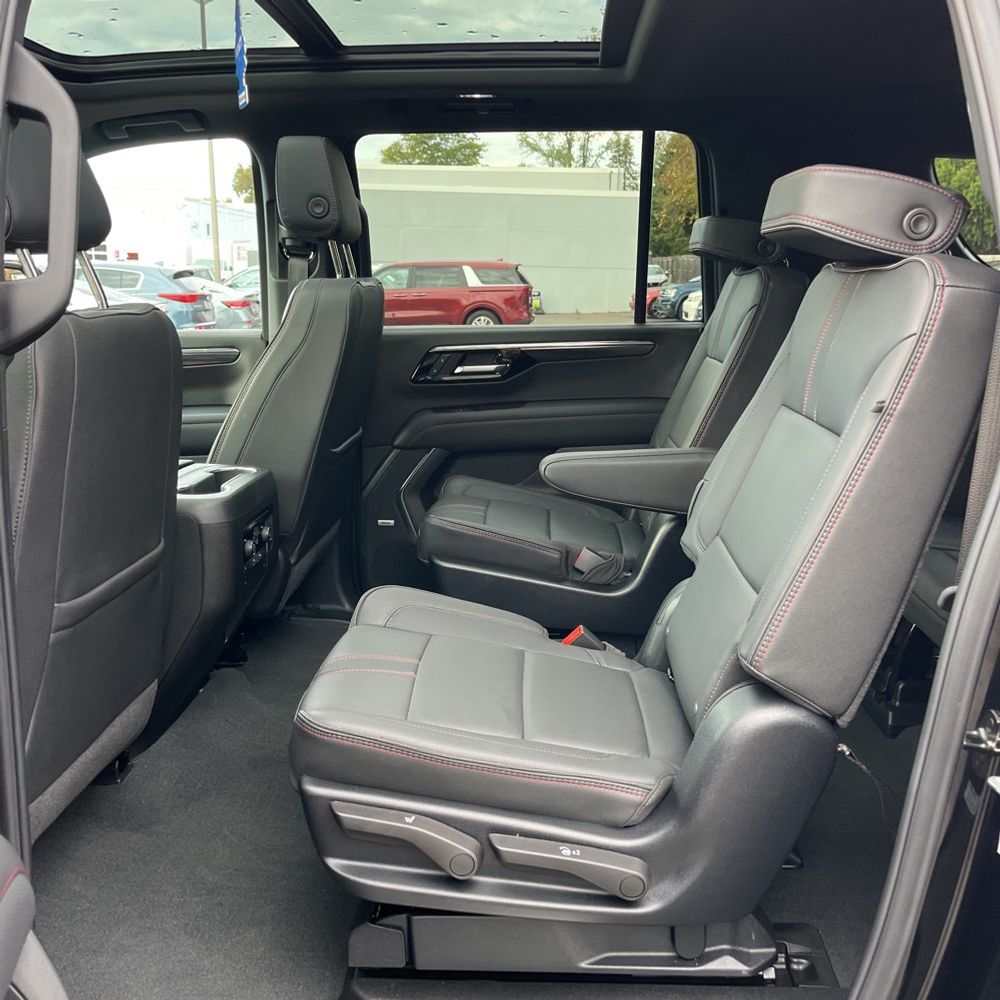 2025 Chevrolet Suburban RST