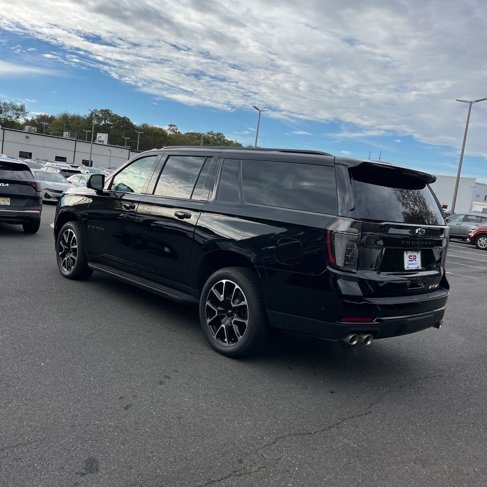 2025 Chevrolet Suburban RST