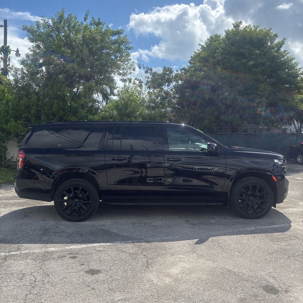 2023 Chevrolet Suburban RST