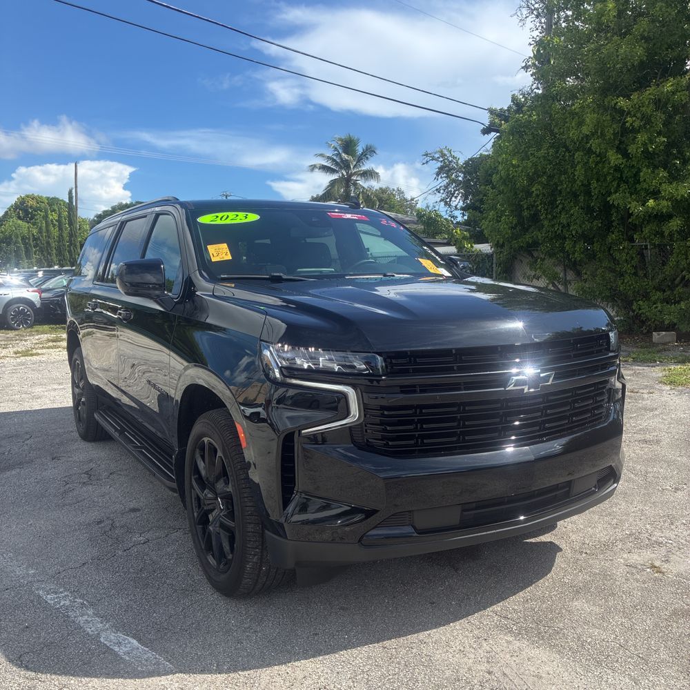2023 Chevrolet Suburban RST