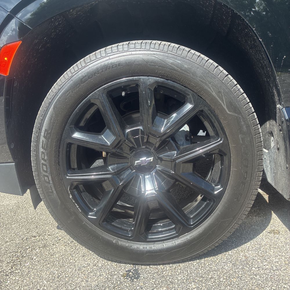 2023 Chevrolet Suburban RST