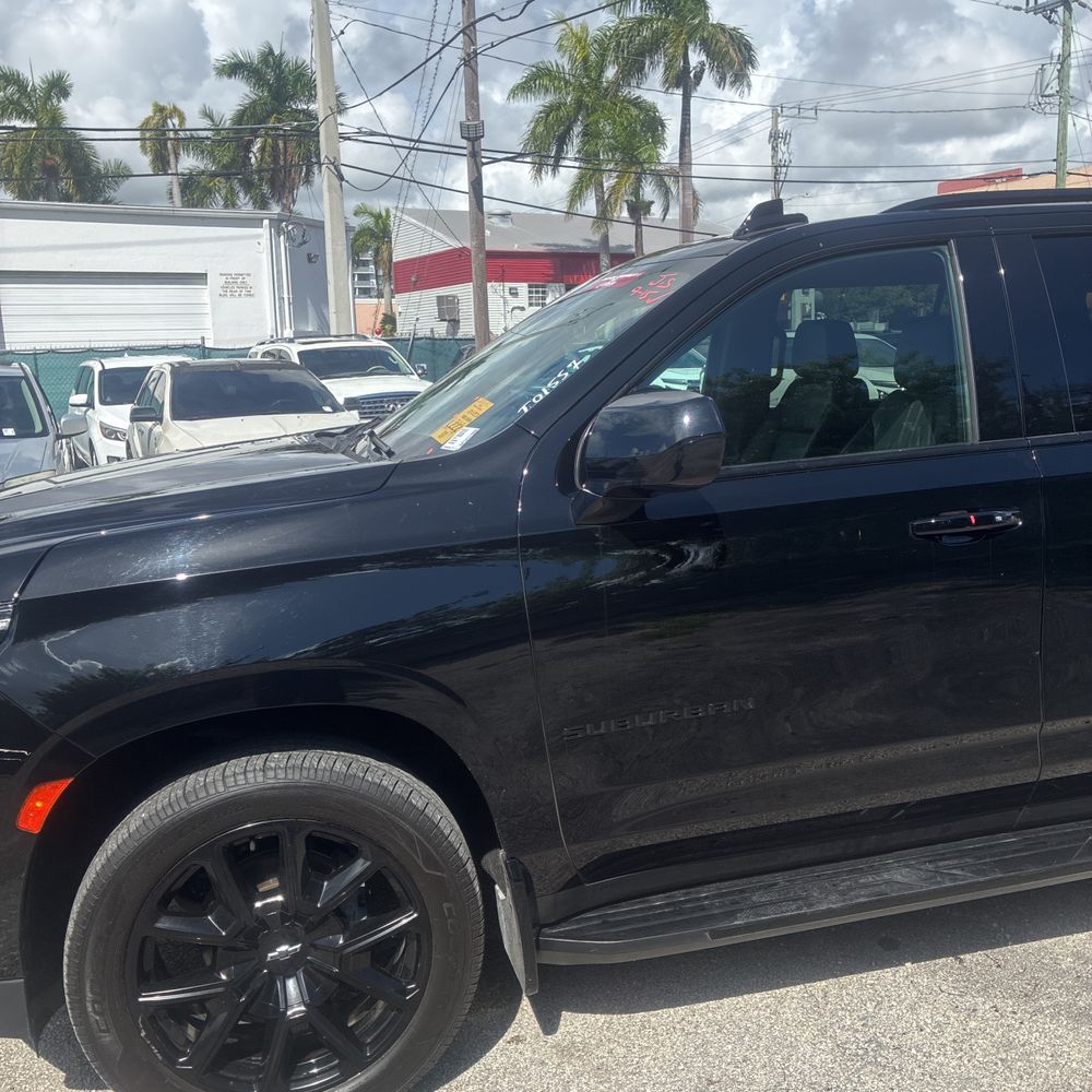 2023 Chevrolet Suburban RST