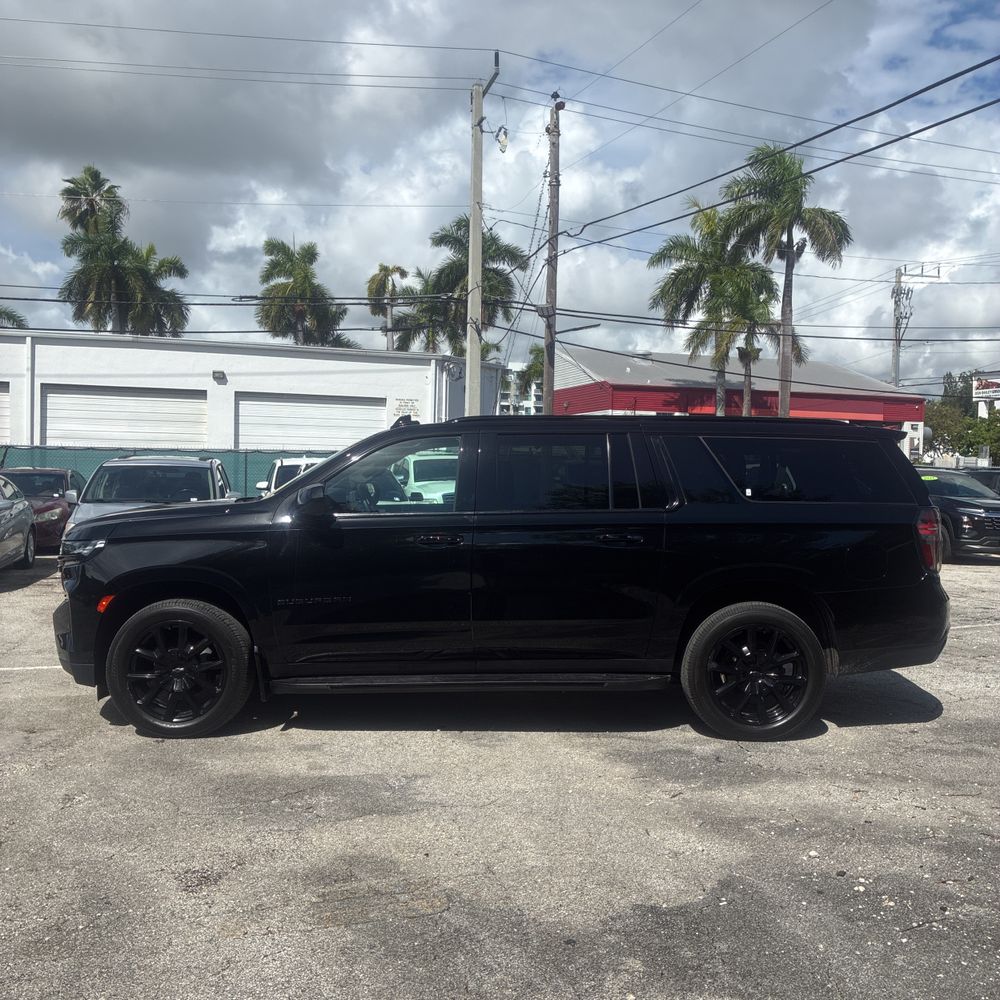 2023 Chevrolet Suburban RST