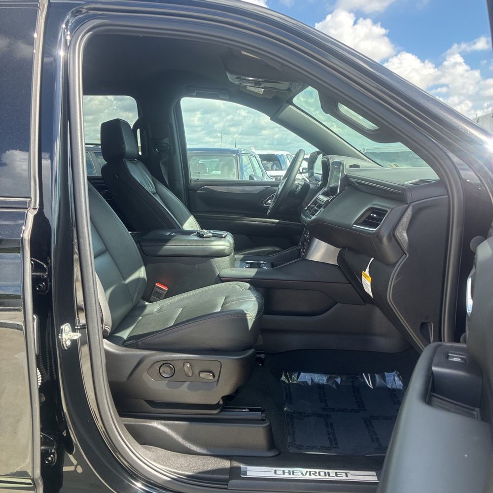 2023 Chevrolet Suburban RST