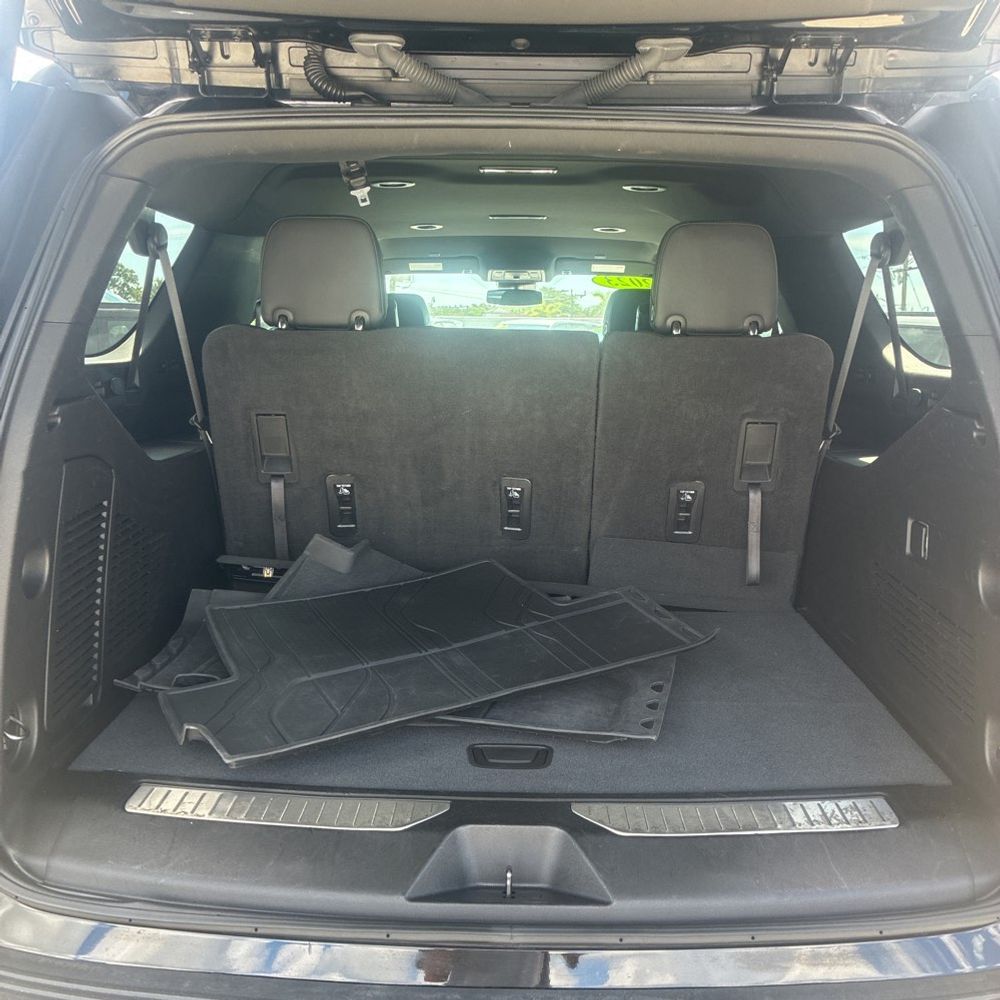 2023 Chevrolet Suburban RST