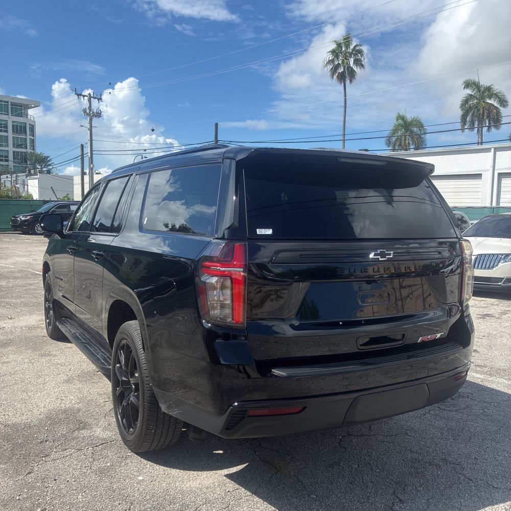 2023 Chevrolet Suburban RST