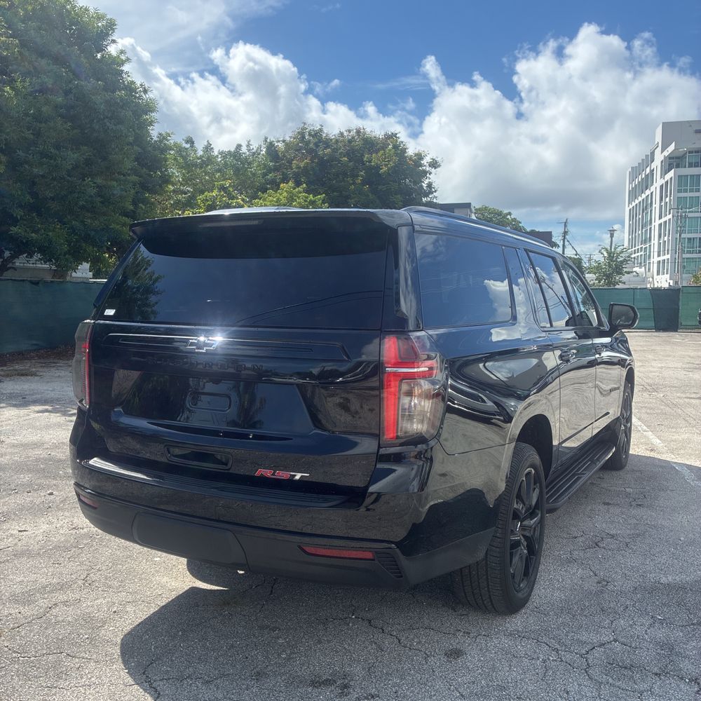 2023 Chevrolet Suburban RST
