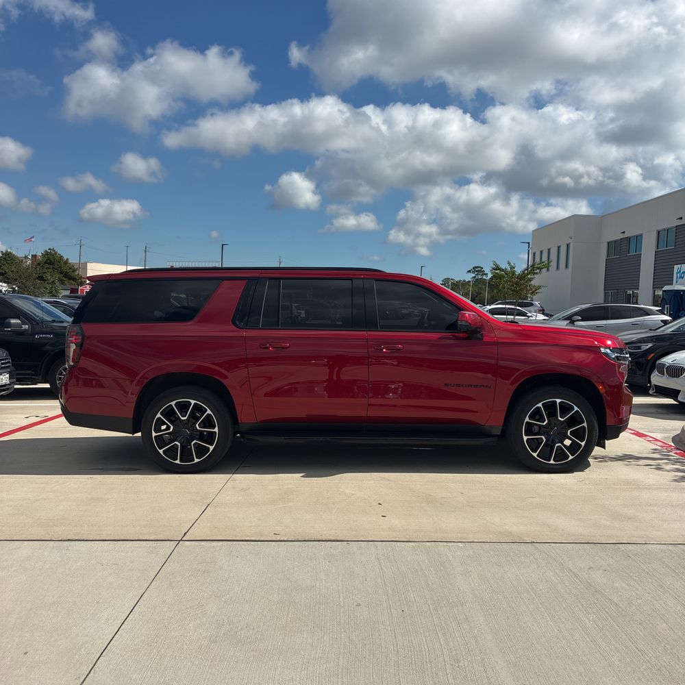 2023 Chevrolet Suburban RST