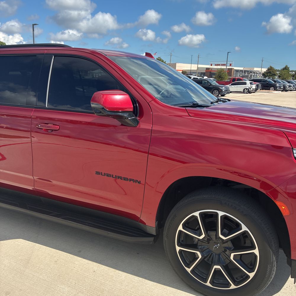 2023 Chevrolet Suburban RST