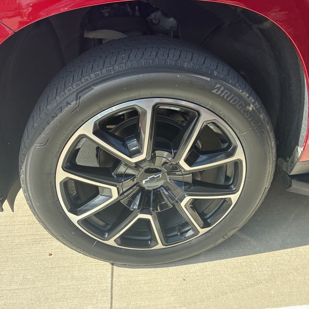 2023 Chevrolet Suburban RST