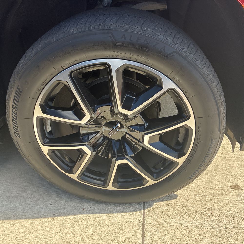 2023 Chevrolet Suburban RST