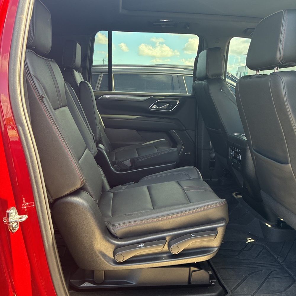 2023 Chevrolet Suburban RST