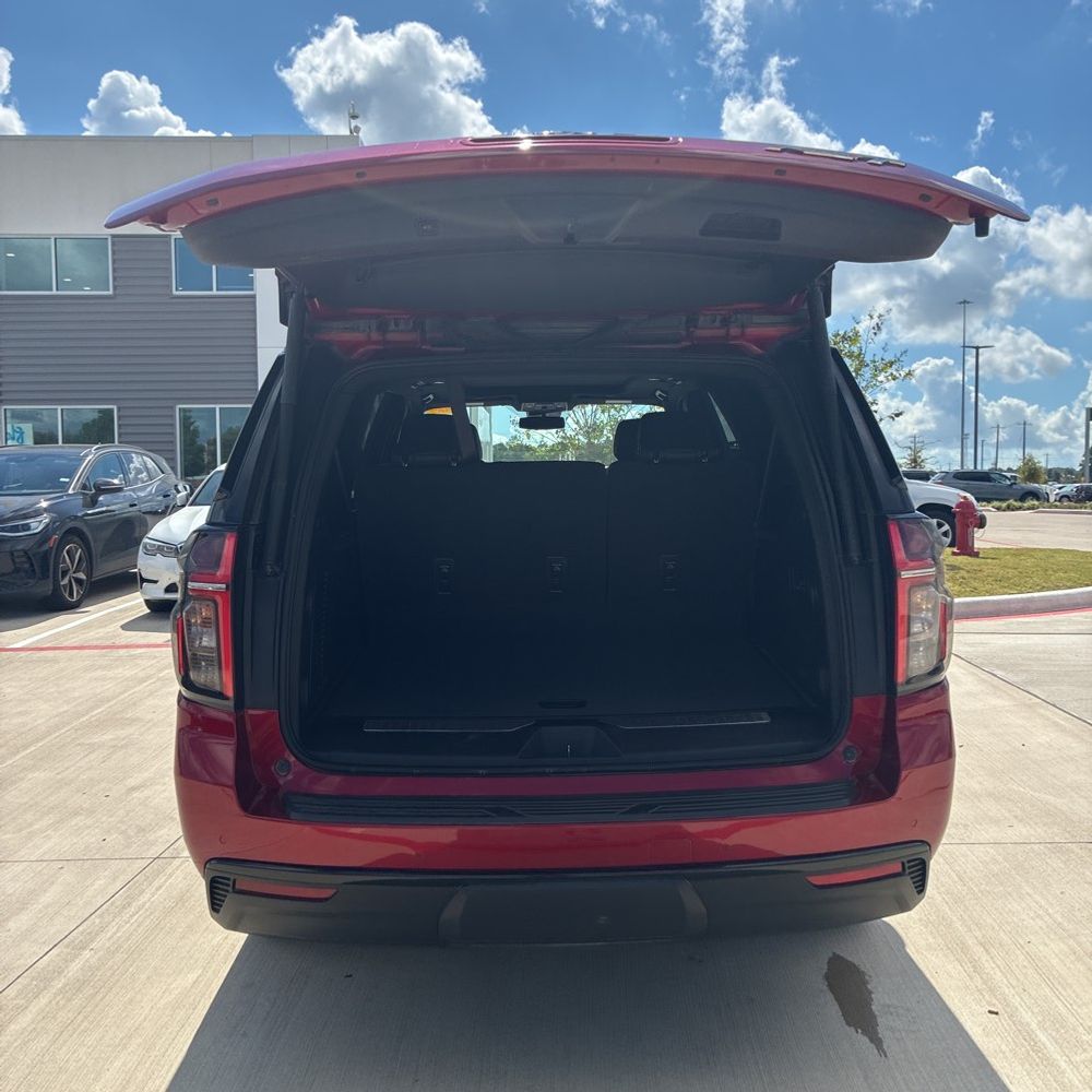 2023 Chevrolet Suburban RST
